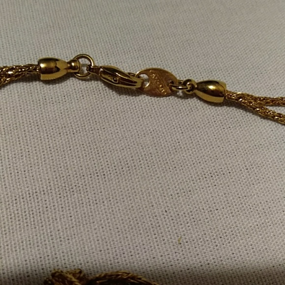 Vintage Avon Gold Tone Knotted Design Necklace and Pierced Earring Set - Picture 5 of 6